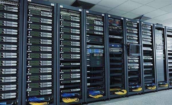 服务器与工作站 核心差异与应用场景解析